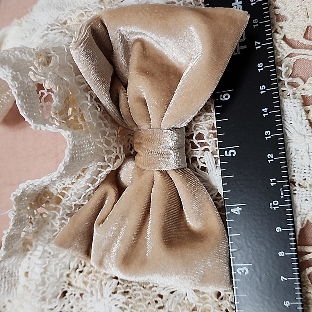 JABOT🩷 MOSSIE ANNA ARTISAN DESIGN NWT - Picture 3 of 11